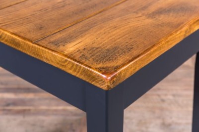 wooden-tapered-leg-dining-table-corner